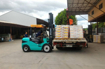 Cách sử dụng xe nâng điện – Bình ắc quy xe nâng hàng