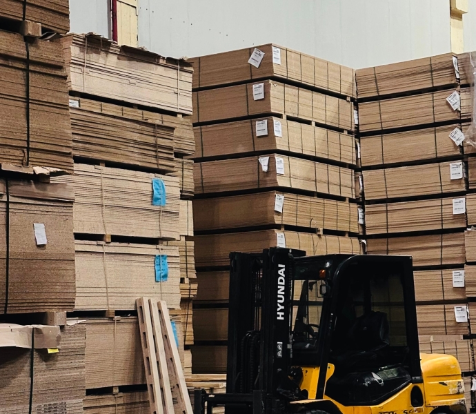 Xe Nâng Điện Là Gì? Ưu Nhược Điểm Và Ứng Dụng Thực Tế