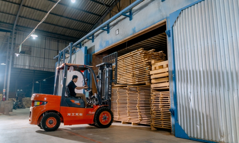 Xu Hướng Xe Nâng Điện Pin Lithium: Bước Đột Phá Xanh Cho Ngành Logistics Hiện Đại