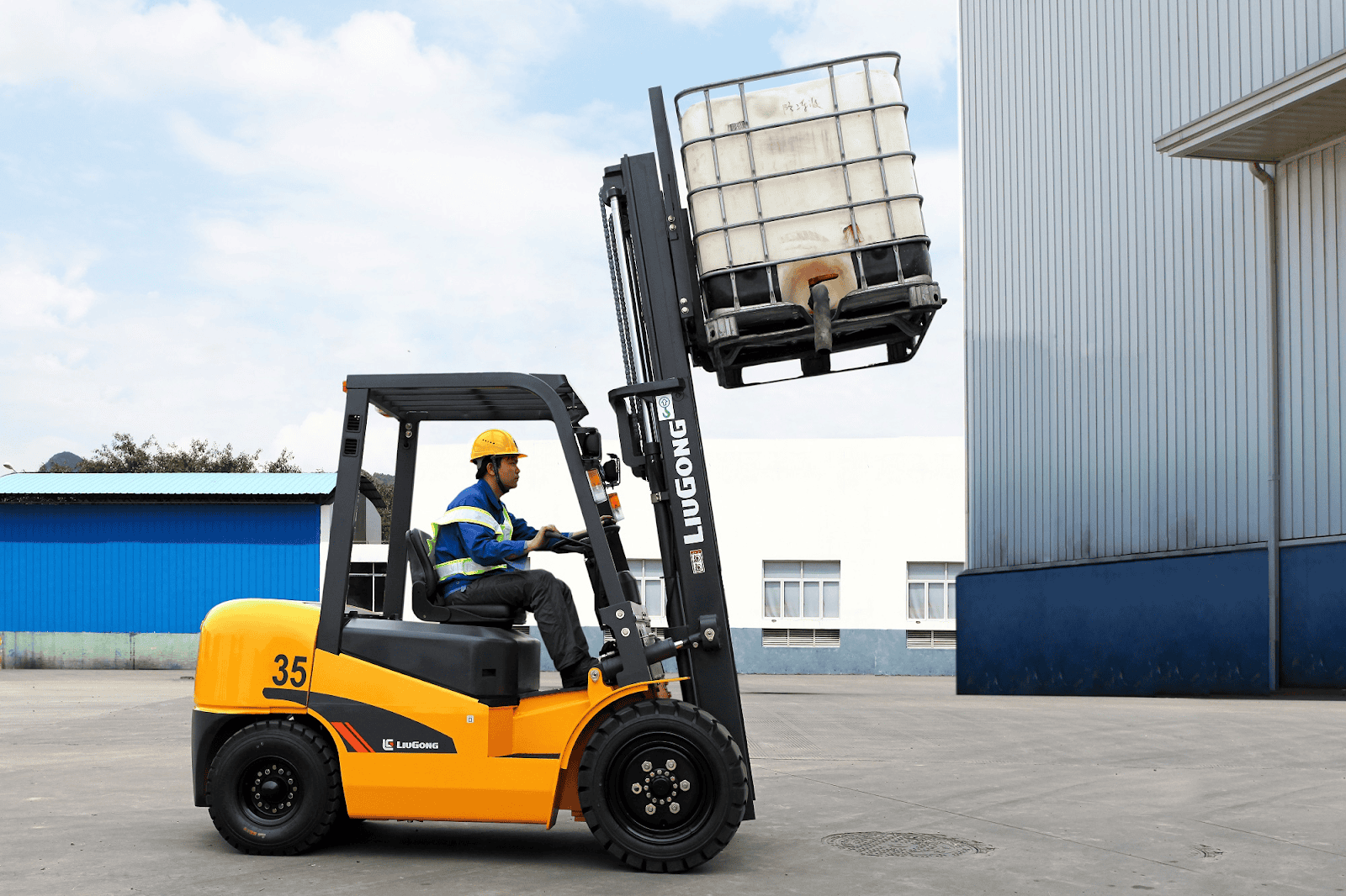 Địa chỉ mua xe nâng cũ tại Bình Dương