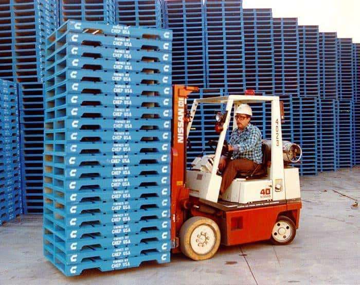 Pallet nhựa chủ yếu được làm từ nhựa PET tái chế hoặc nhựa HDPE