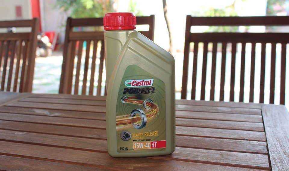 Phân biệt dầu castrol bằng vỏ của chai dầu 