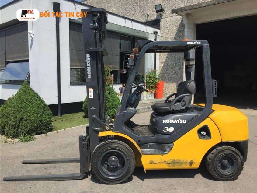 Xe nâng Komatsu 3 tấn được sử dụng khi doanh nghiệp có khối lượng hàng hóa nặng